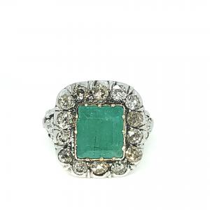 Anello in oro con smeraldo e diamanti